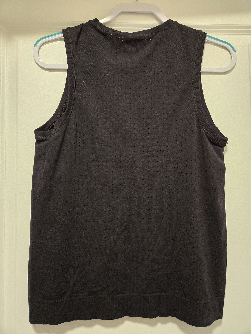 Athleta In Motion Sleeveless Tank Black Activewear Training Gym - Size M - Picture 3 of 3